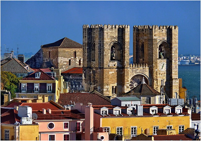 Catedral da Sé de Lisboa >> Imagem:  Wikimedia Commons
