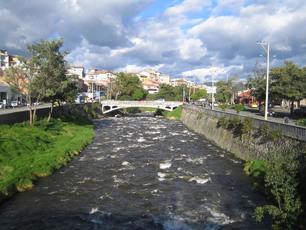 Cuenca - Rio Tomebamba >> Imagem: Sally Taylor