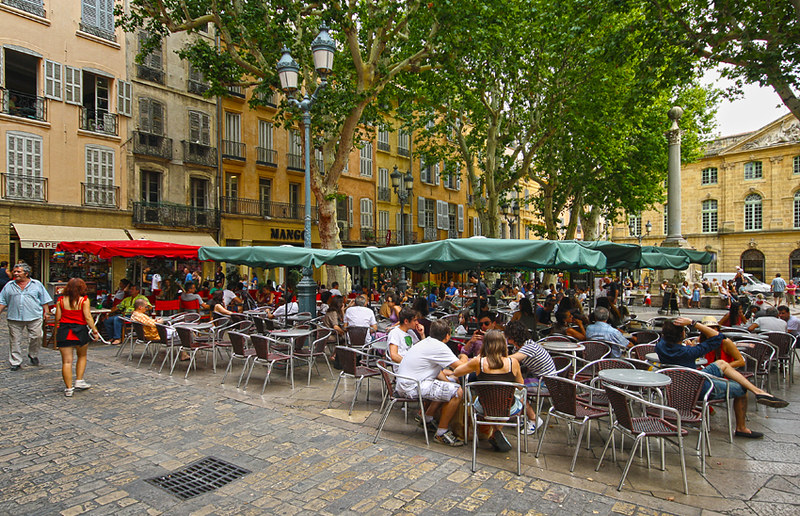Praça de l'Hôtel de Ville no centro de Aix-en-Provence >> Imagem de Miguel Virkkunen Carvalho