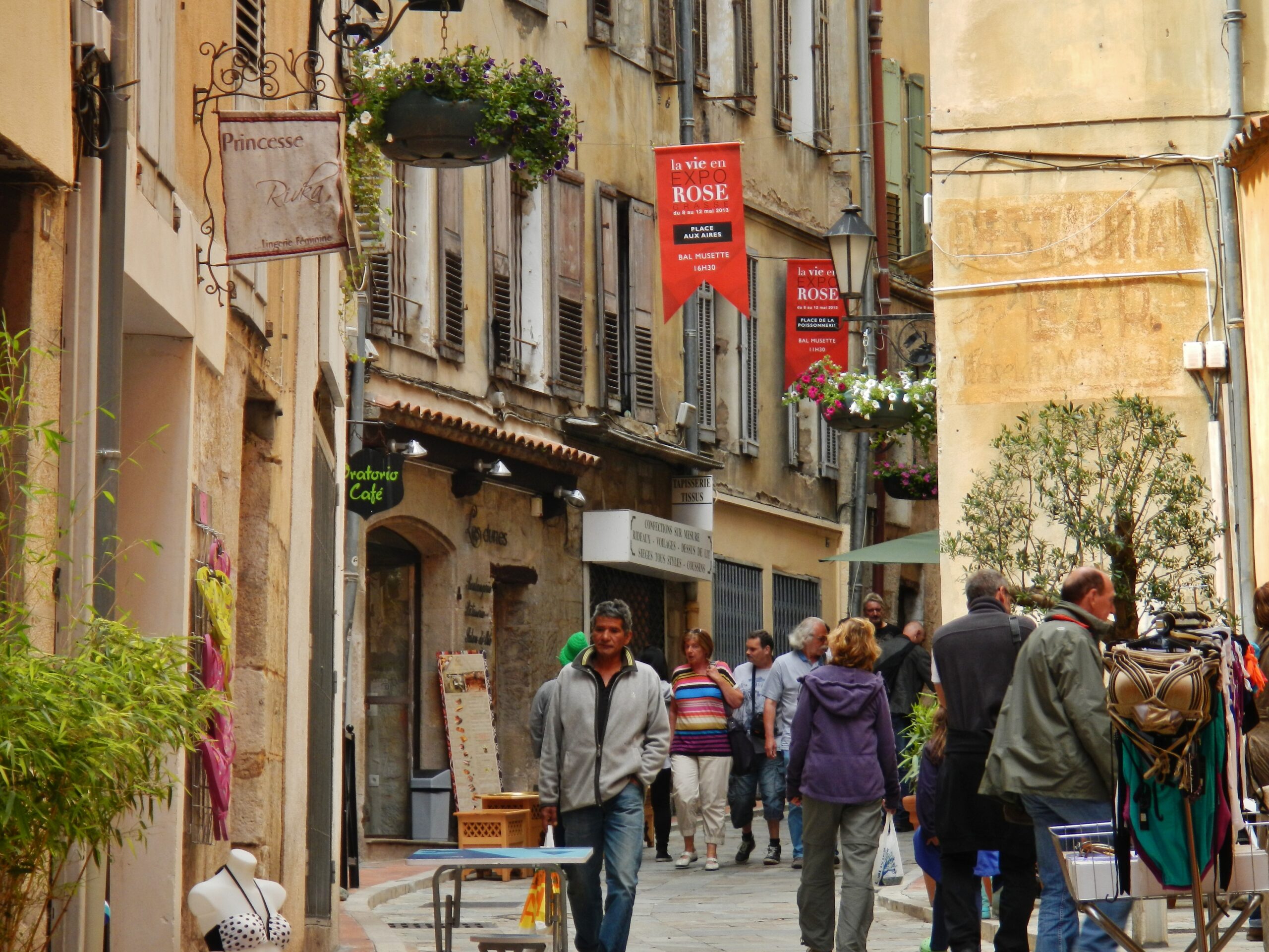 Rua em Grasse - Provença >> Imagem: qwesy qwesy